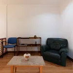 Rent a room of 100 m² in lisbon