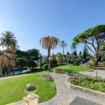 Rent 4 bedroom apartment in Genoa