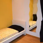 Rent a room of 200 m² in madrid