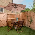 Rent 2 bedroom flat of 700 m² in London