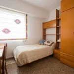 Rent a room of 110 m² in valencia