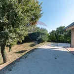 Rent 5 bedroom house of 220 m² in Lonato del Garda