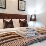 Rent 1 bedroom apartment of 549 m² in London