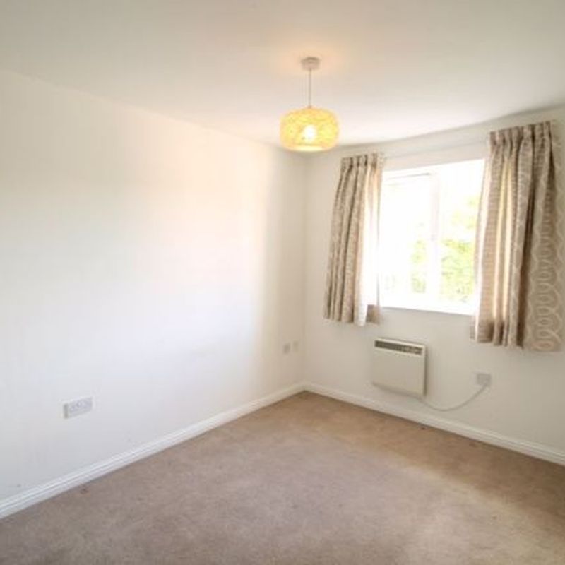 Flat to rent in Princes Gate, High Wycombe HP13