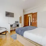 Rent a room of 240 m² in madrid