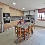 Rent 3 bedroom house of 218 m² in A Esfarrapada