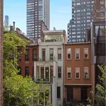 Rent 1 bedroom apartment of 465 m² in Manhattan