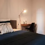 Miete 4 Schlafzimmer wohnung in Stuttgart