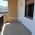 Affitto 5 camera appartamento di 140 m² in Palermo