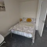 Rent 4 bedroom apartment in West Midlands