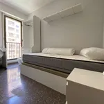 Rent a room of 100 m² in valencia