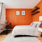 Rent a room in paris