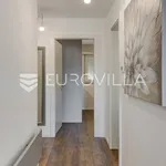 Rent 3 bedroom apartment of 66 m² in Split