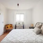 Rent 4 bedroom apartment in Lisbon