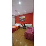 Rent a room of 14 m² in lisbon