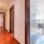 Rent a room of 168 m² in Lisbon