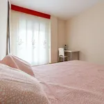 Rent a room of 180 m² in valencia