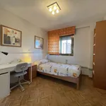 Rent a room of 100 m² in madrid