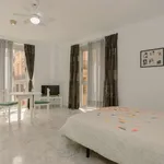 Rent a room of 85 m² in valencia