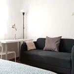 Rent a room of 95 m² in valencia