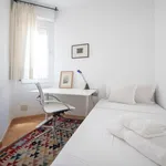 Rent 4 bedroom apartment of 55 m² in Barcelona