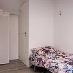 Rent a room of 100 m² in porto