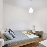 Rent a room of 150 m² in lisbon