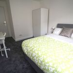 Rent 3 bedroom flat in Yorkshire And The Humber