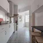 Rent a room of 100 m² in lisbon