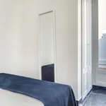 Rent 1 bedroom apartment of 398 m² in Paris