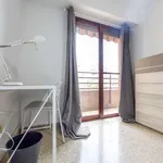 Rent a room of 90 m² in valencia