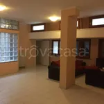 Rent 6 bedroom house of 240 m² in Latina