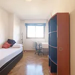 Rent a room of 90 m² in madrid