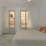 Rent a room of 85 m² in valencia