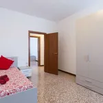 Rent a room of 100 m² in milan