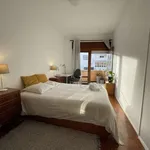 Rent a room of 100 m² in lisbon