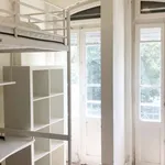 Rent a room of 100 m² in lisbon