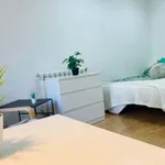 Rent a room of 170 m² in Madrid