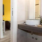 Rent 2 bedroom apartment of 47 m² in Milano