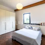 Rent 10 bedroom house of 300 m² in Mozzo