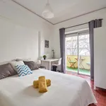 Rent a room of 220 m² in Lisboa