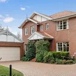 Rent 4 bedroom house in Surrey Hills