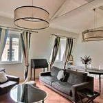 Appartement de 1076 m² avec 3 chambre(s) en location à Paris