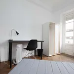 Rent a room of 100 m² in lisbon