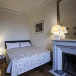 Rent 1 bedroom apartment of 84 m² in Paris