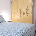 Rent a room of 95 m² in valencia