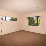 Rent 3 bedroom house in Kaipātiki