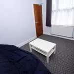 Rent 2 bedroom flat in West Midlands