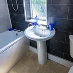 Rent 4 bedroom house in Leeds