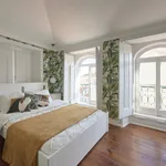 Rent a room of 300 m² in Lisbon